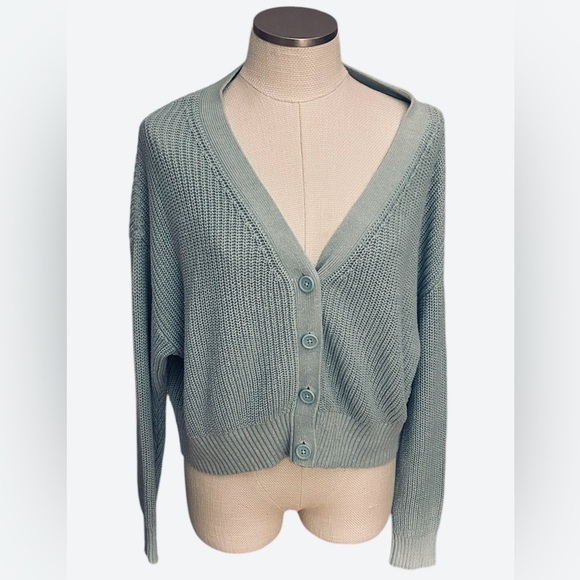 American Eagle Cardigan Cable Knot Oversize Roomy Waist Length Size Medium - Picture 1 of 6